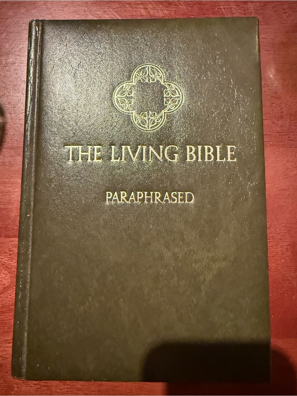 The Living Bible Paraphrased Tyndale 1972 Green Padded Hardcover Book Scripture